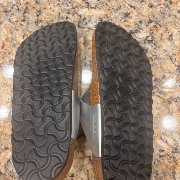 Silver Birkenstock Gizeh Sandal - Picture 3 of 4